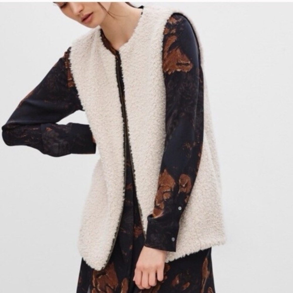 2X Wilfred Chatou Tan and Black Sherpa Vest